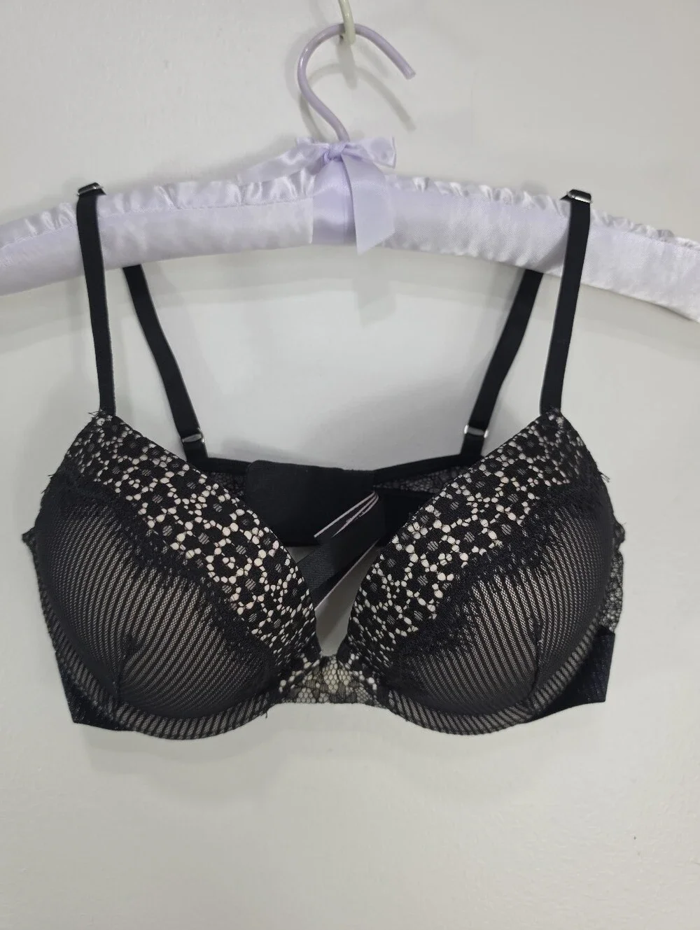 NWOT-Victoria's Secret Black Lace-Trim Push-Up Bra - Picture 2 of 9